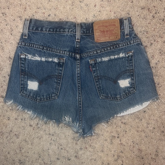 Vintage Levi’s Distressed Denim Shorts Style 512 - Size 6 - Picture 4 of 11